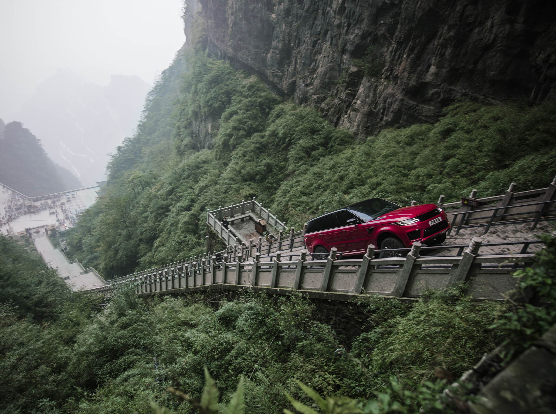 Range_Rover_Sport_PHEV_Dragon_Challenge_03
