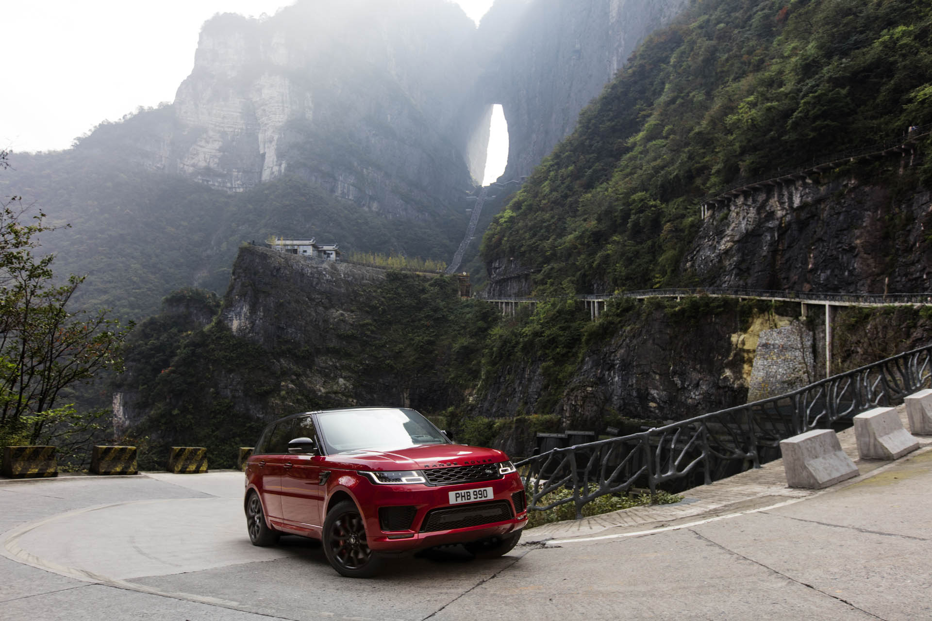 Range_Rover_Sport_PHEV_Dragon_Challenge_04