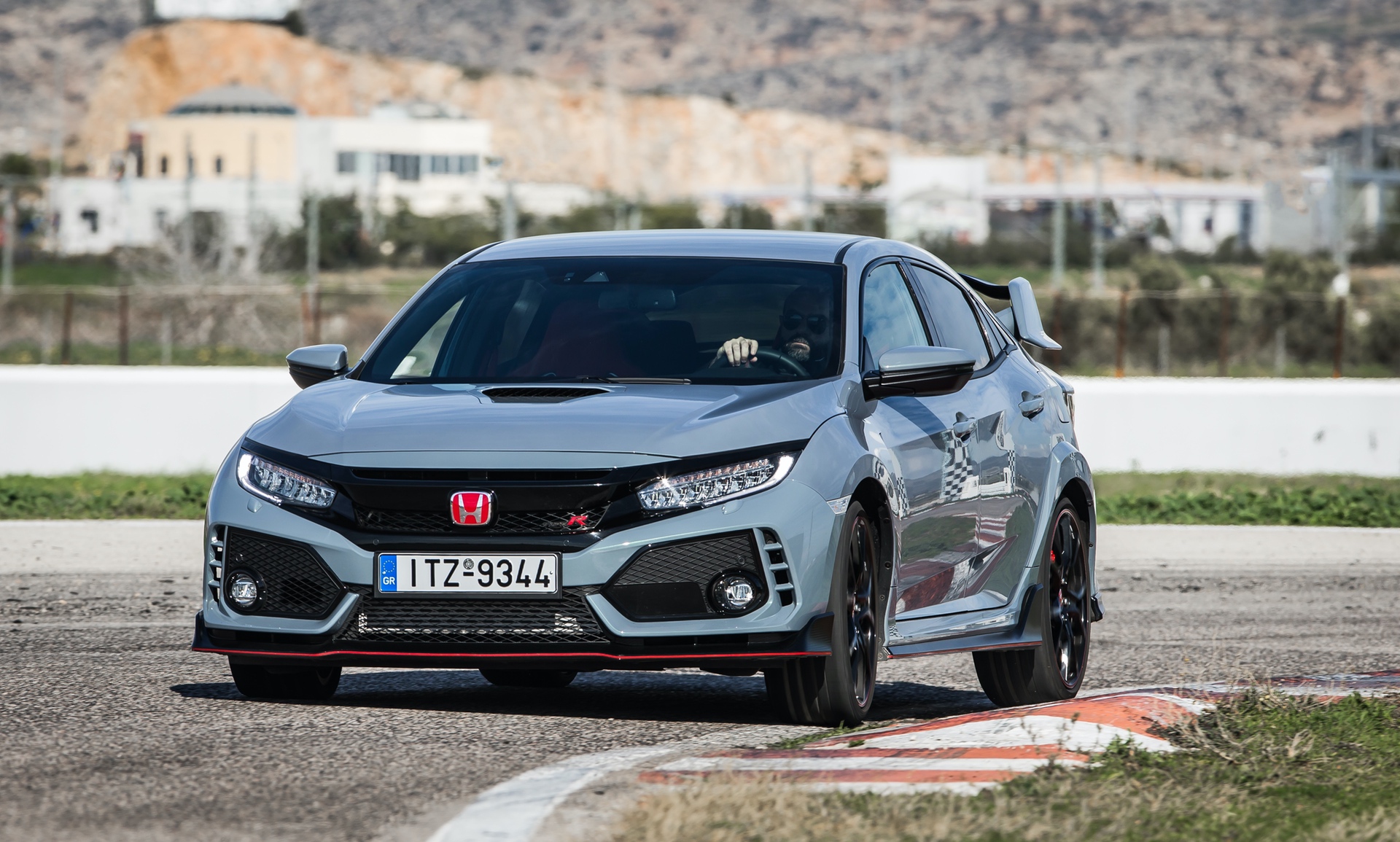 Track_Test_Honda_Civic_Type_R_106