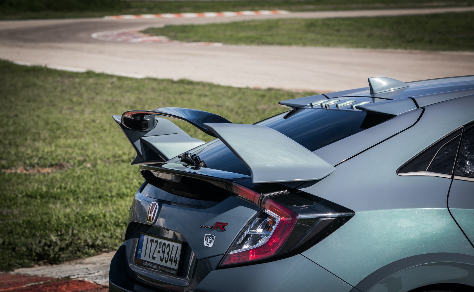 Track_Test_Honda_Civic_Type_R_125