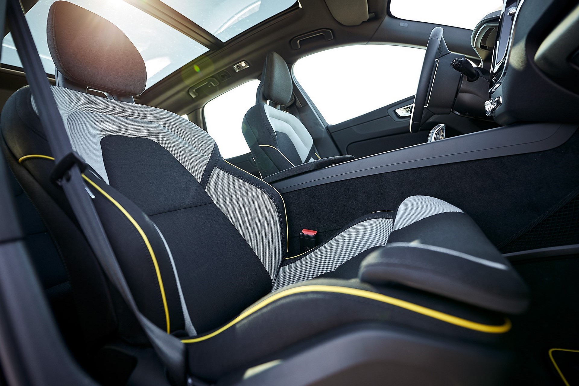 Volvo Cars aims for 25 per cent recycled plastics in every new car from 2025
