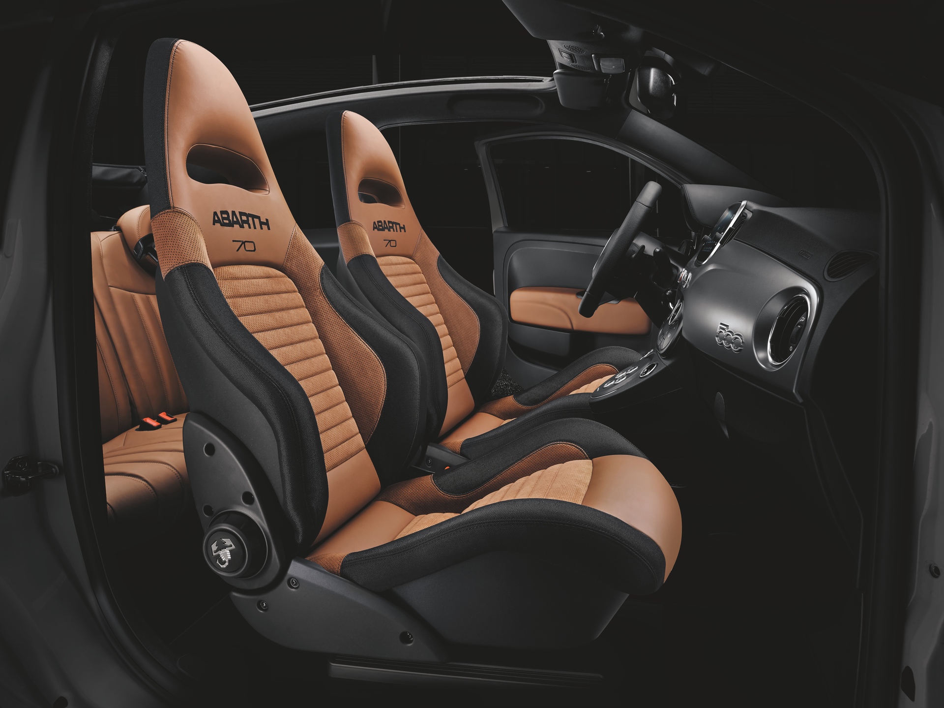190225_Abarth_Abarth_595_Turismo_Sabelt_70_GT_seats