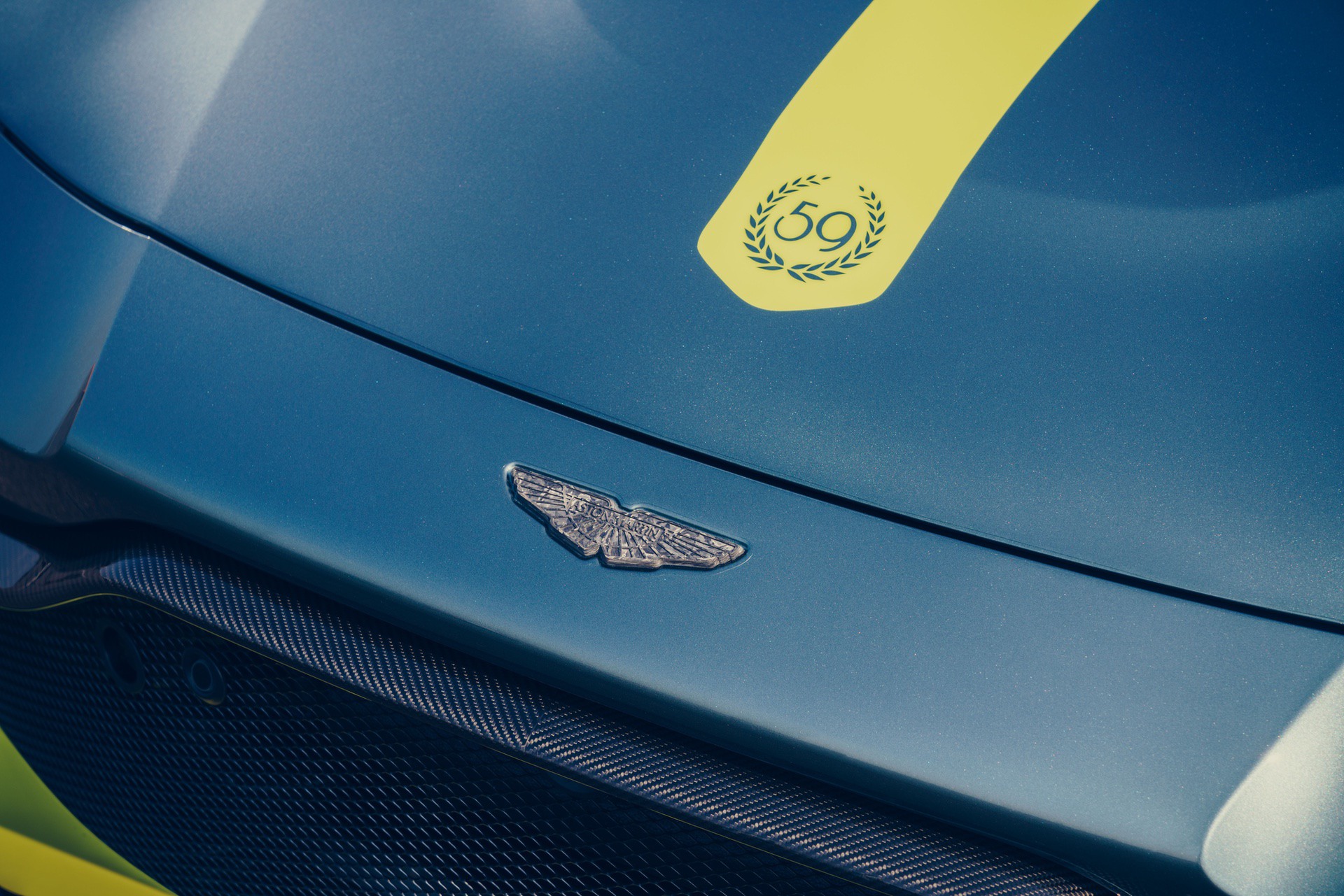 Aston_Martin_Vantage_AMR_0003