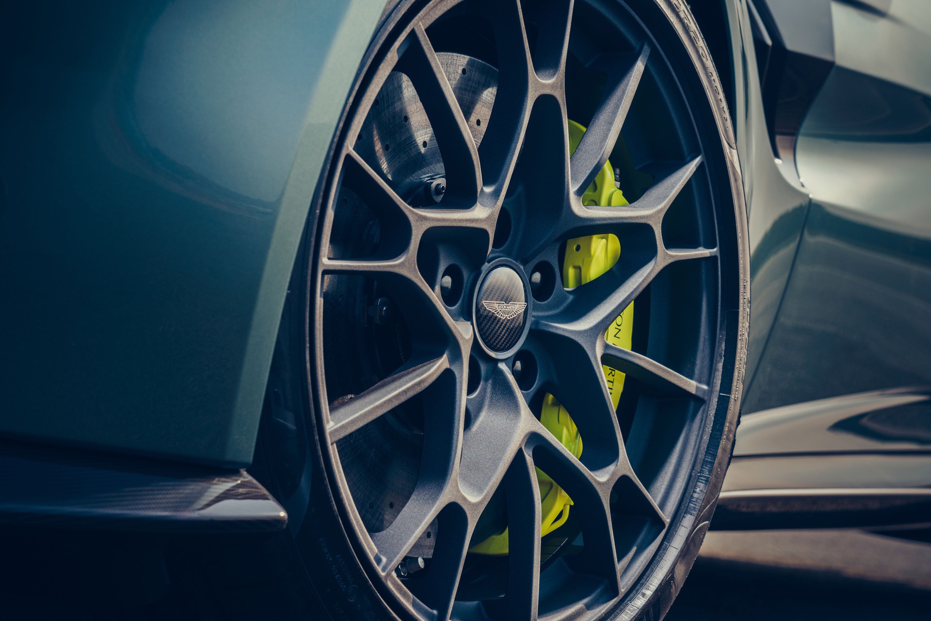Aston_Martin_Vantage_AMR_0006