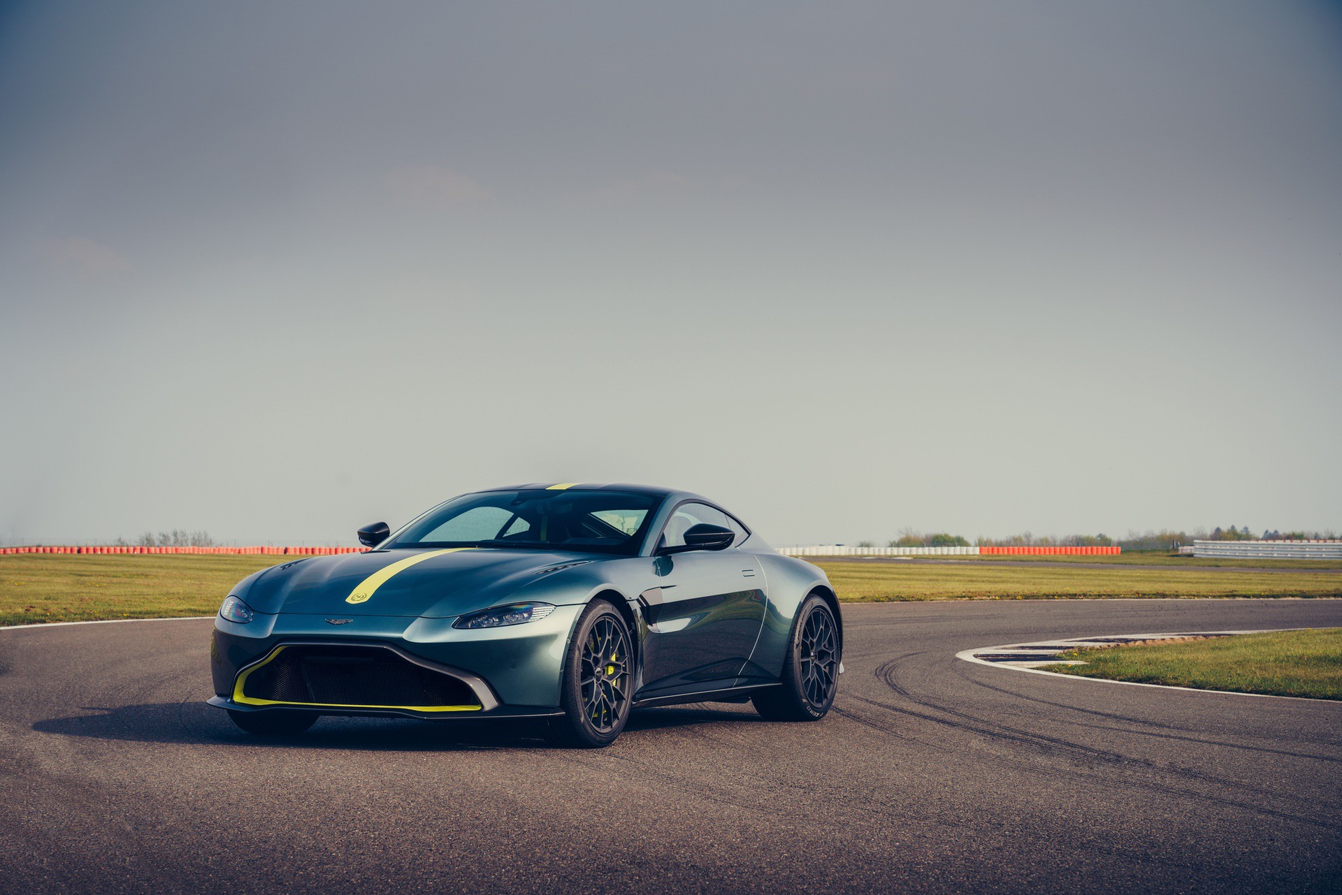 Aston_Martin_Vantage_AMR_0007