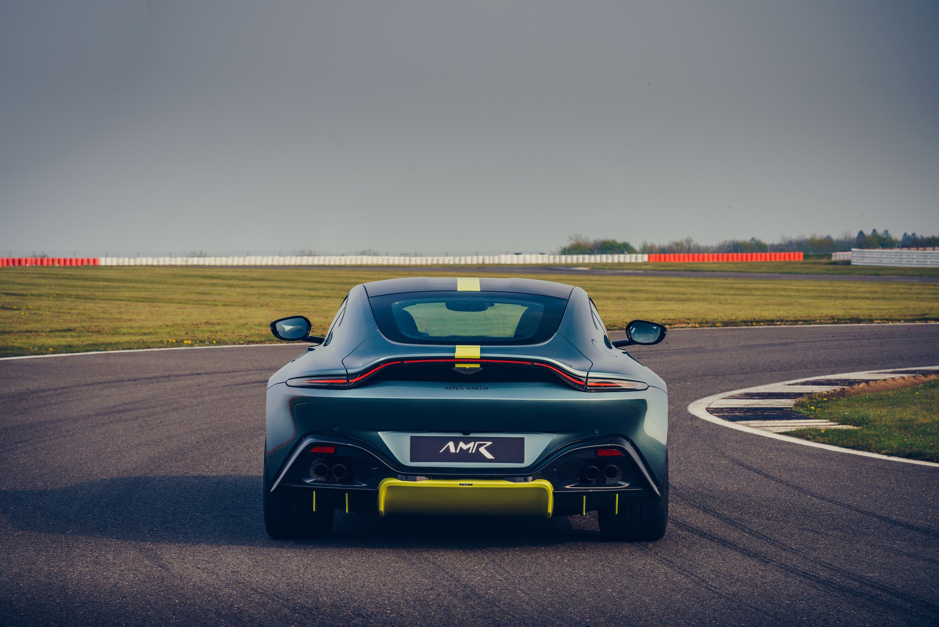 Aston_Martin_Vantage_AMR_0008