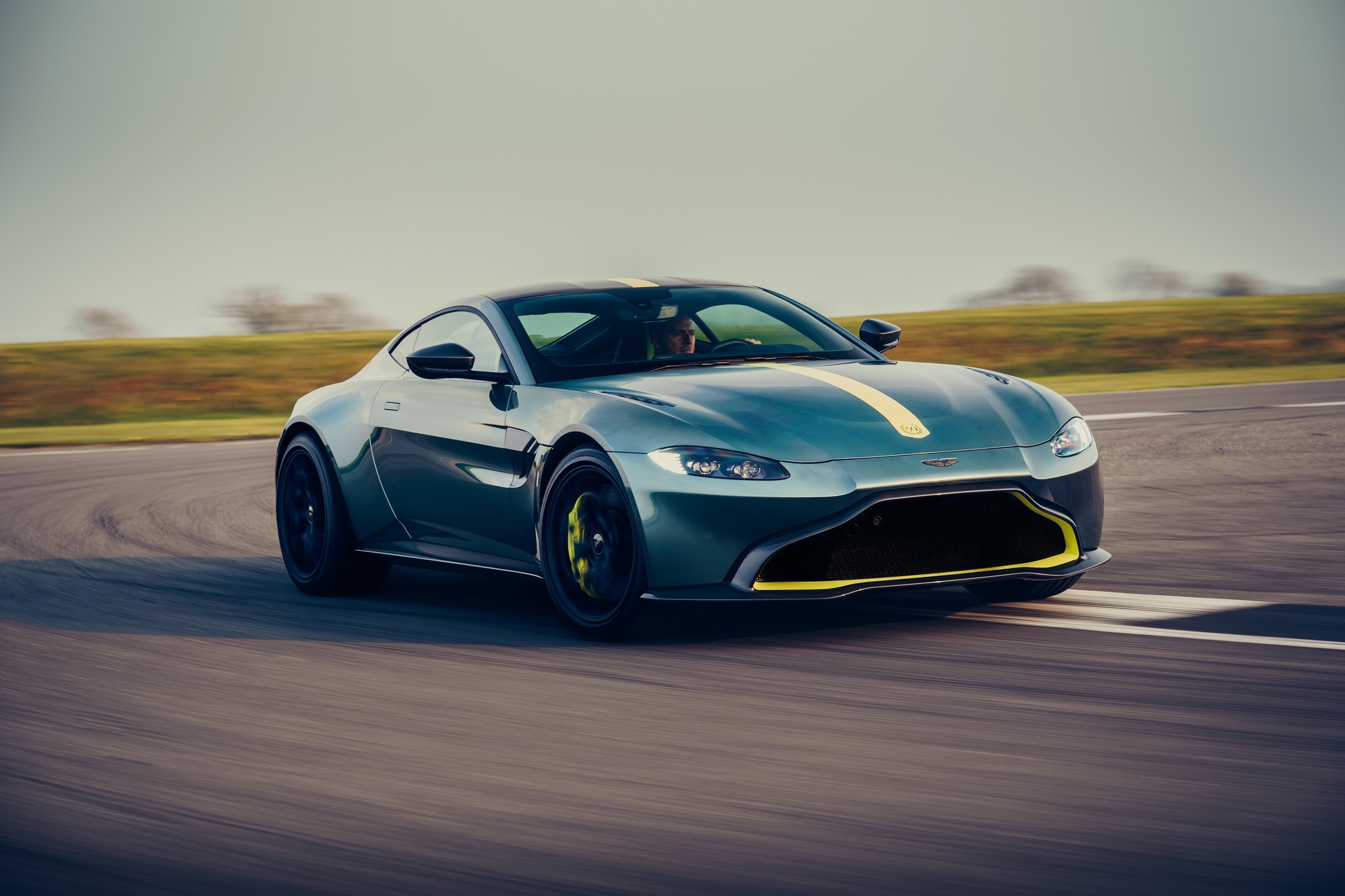 Aston_Martin_Vantage_AMR_0010