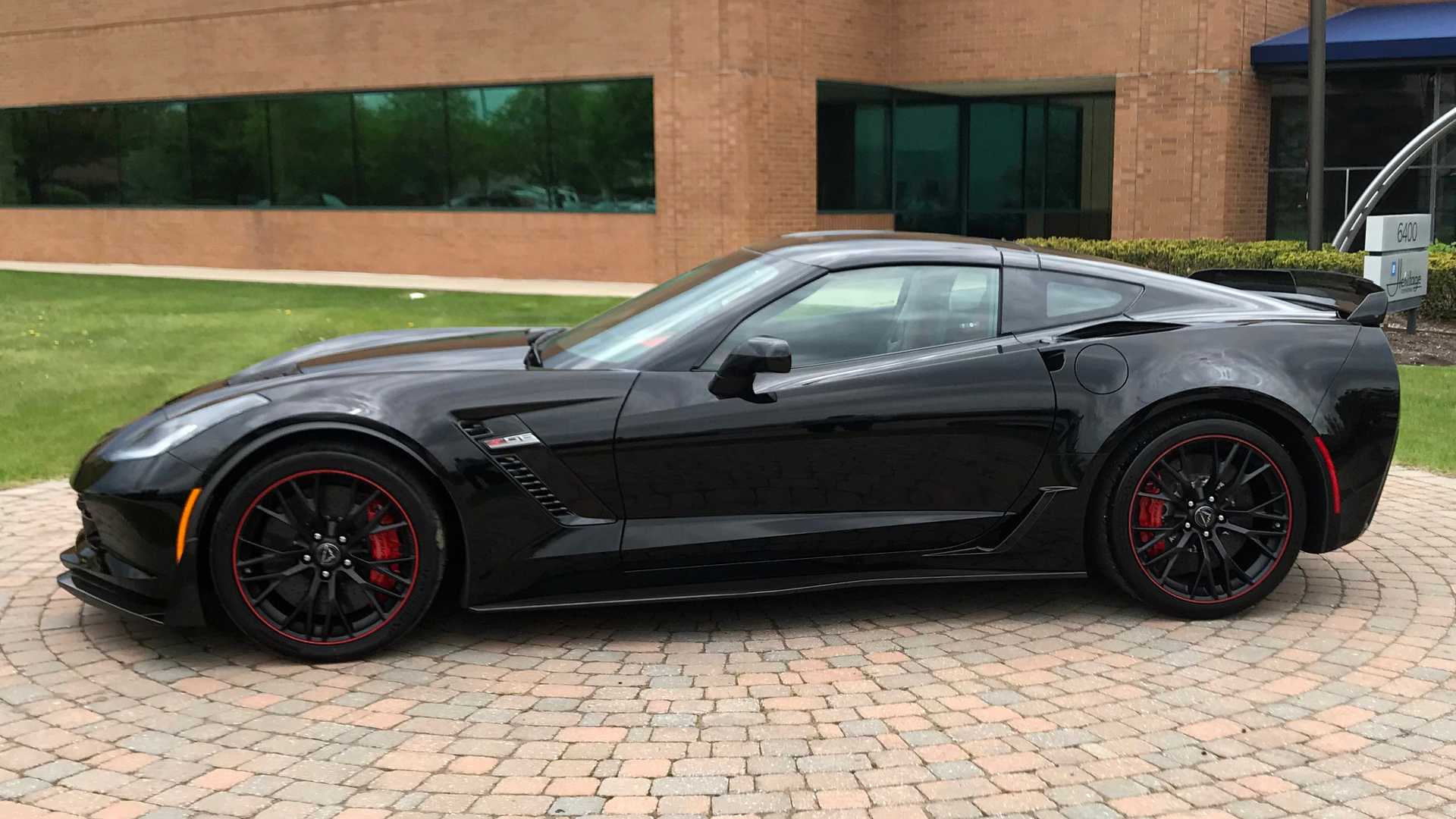Last_C7_Chevrolet_Corvette_0001