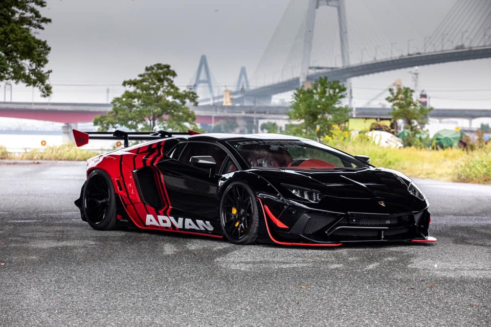 Liberty_Walk_Lamborghini_Aventador_0002
