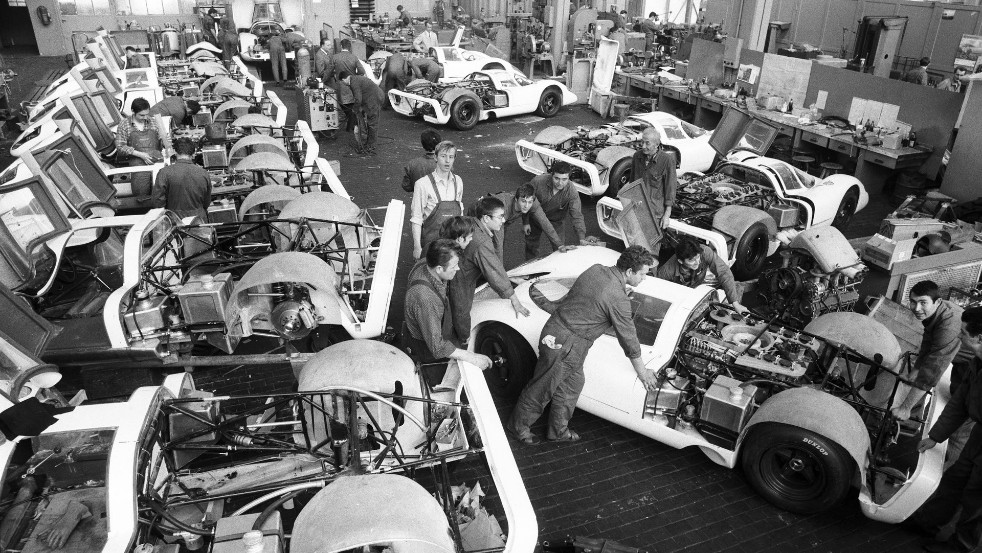 1736486_construction_of_25_racing_cars_for_the_homologation_of_the_917_porsche_ag