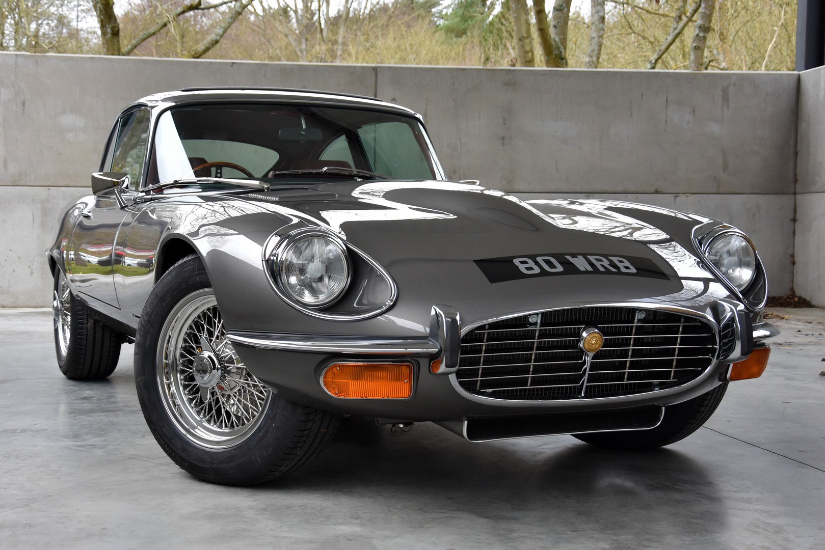 Restored Jaguar E-Type Series 3 1973 (2)
