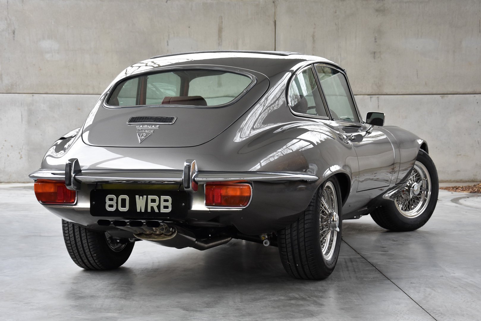 Restored Jaguar E-Type Series 3 1973 (3)
