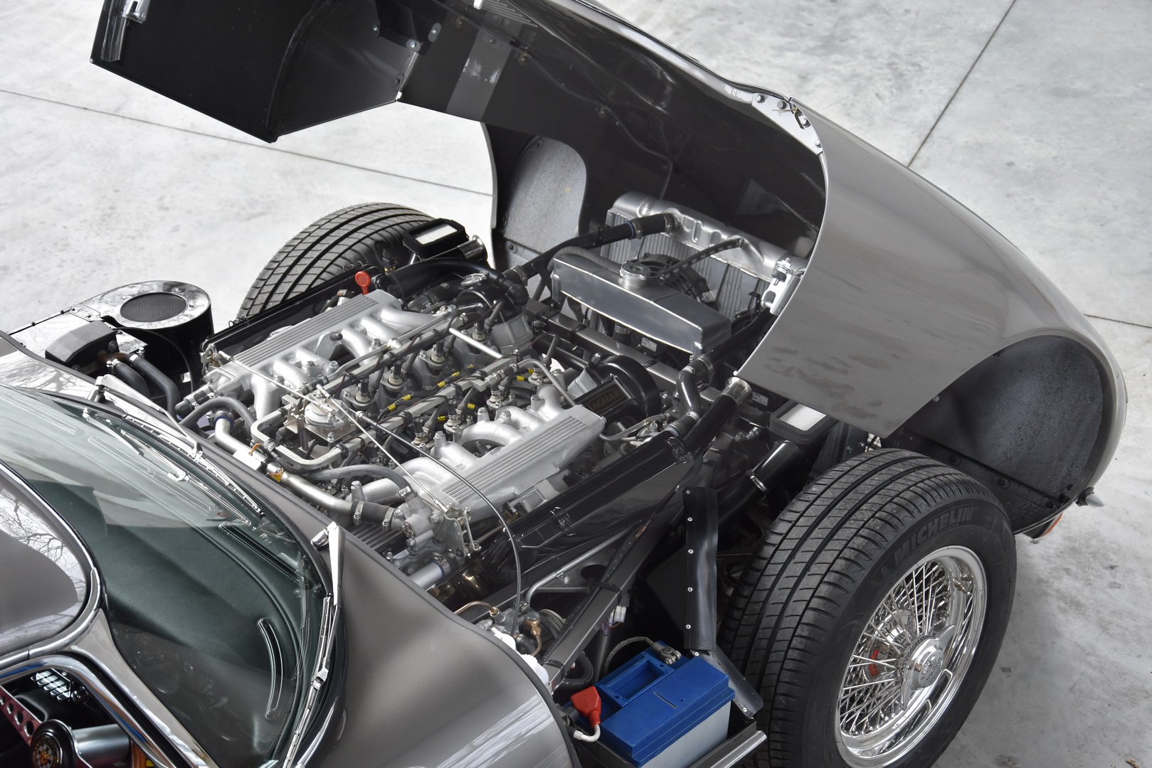 Restored Jaguar E-Type Series 3 1973 (5)