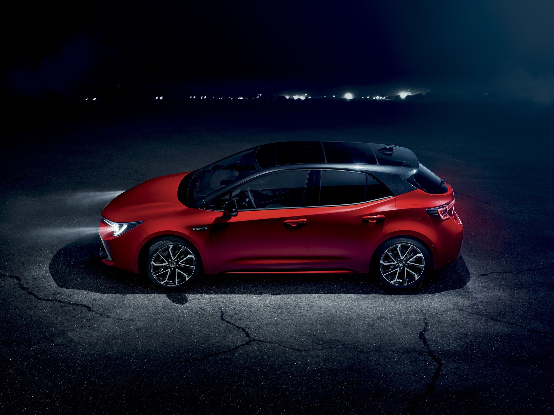 2019_Toyota_Corolla_Hatchback_02
