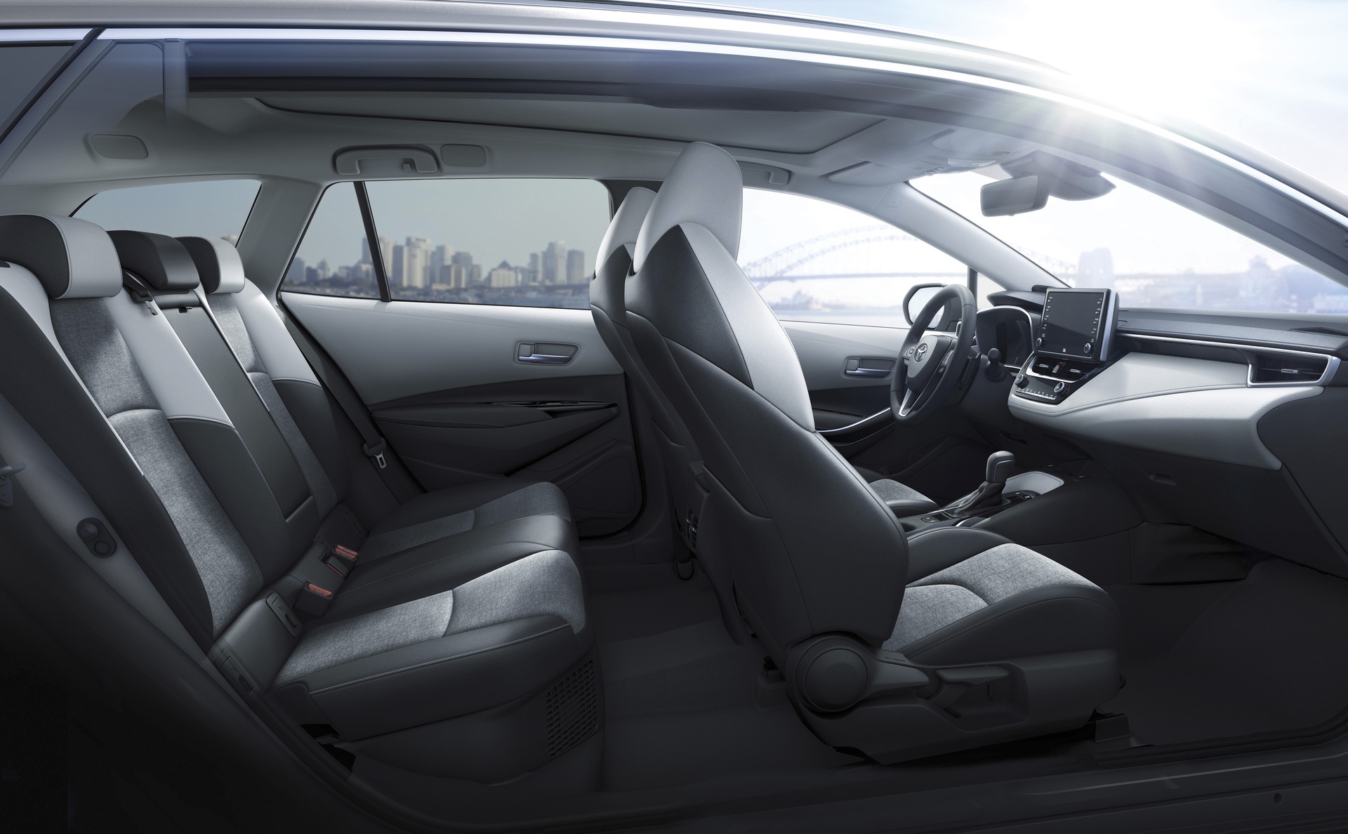 2019_Toyota_Corolla_Int_01