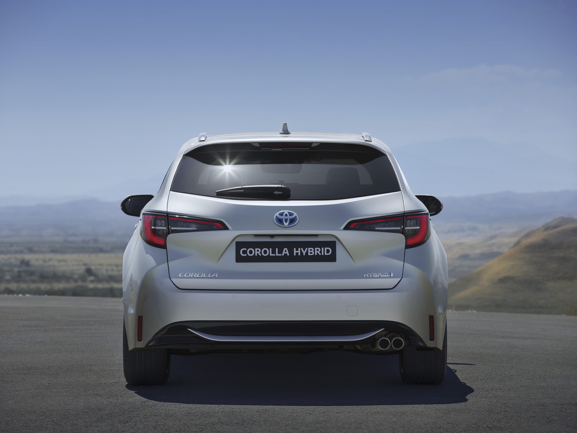 2019_Toyota_Corolla_Touring_Sports_02