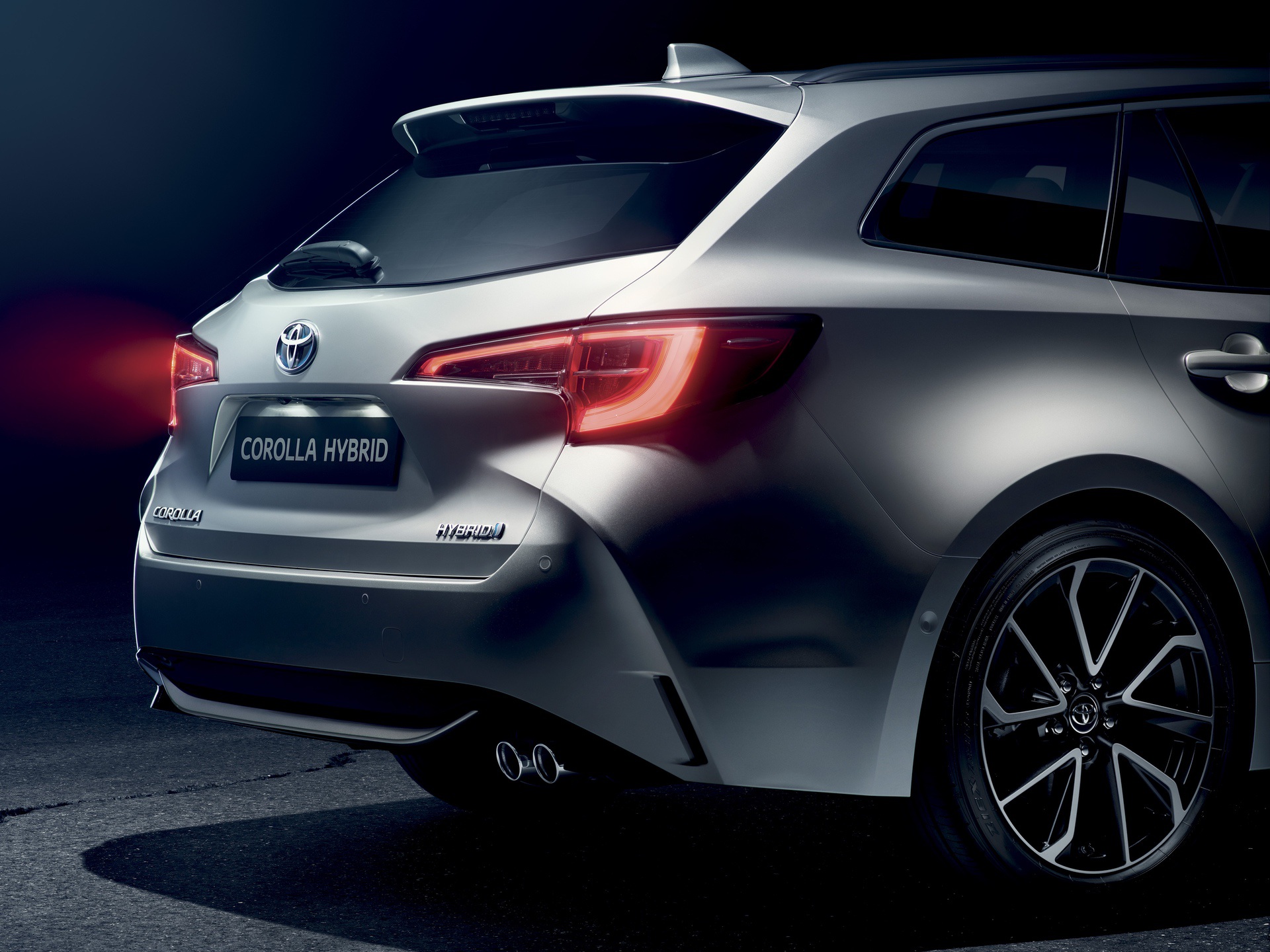 2019_Toyota_Corolla_Touring_Sports_03