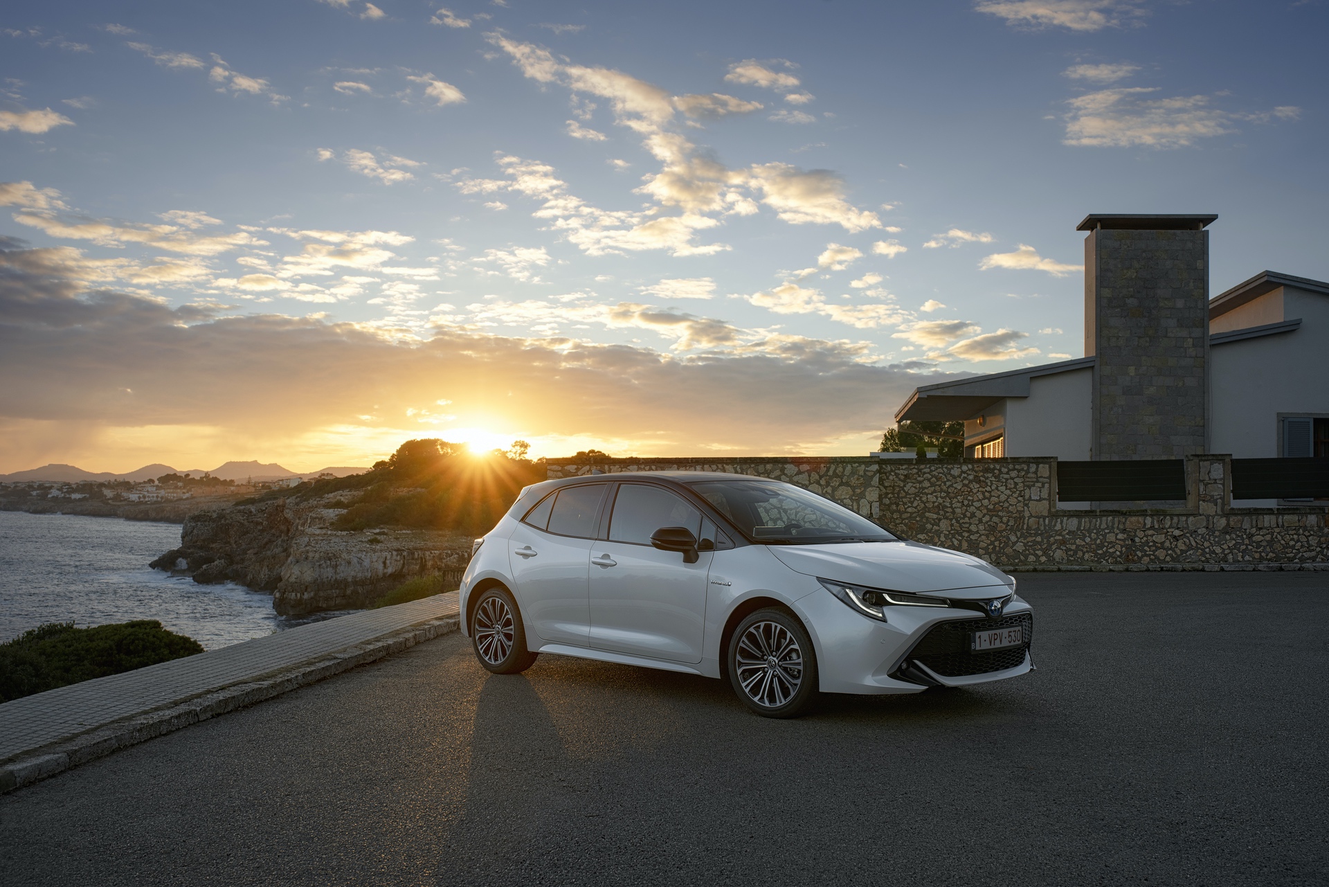 Corolla_HB_1.8L_White_Bitone_2019_003