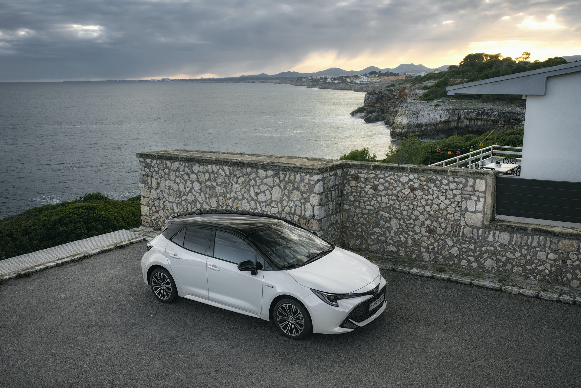 Corolla_HB_1.8L_White_Bitone_2019_007