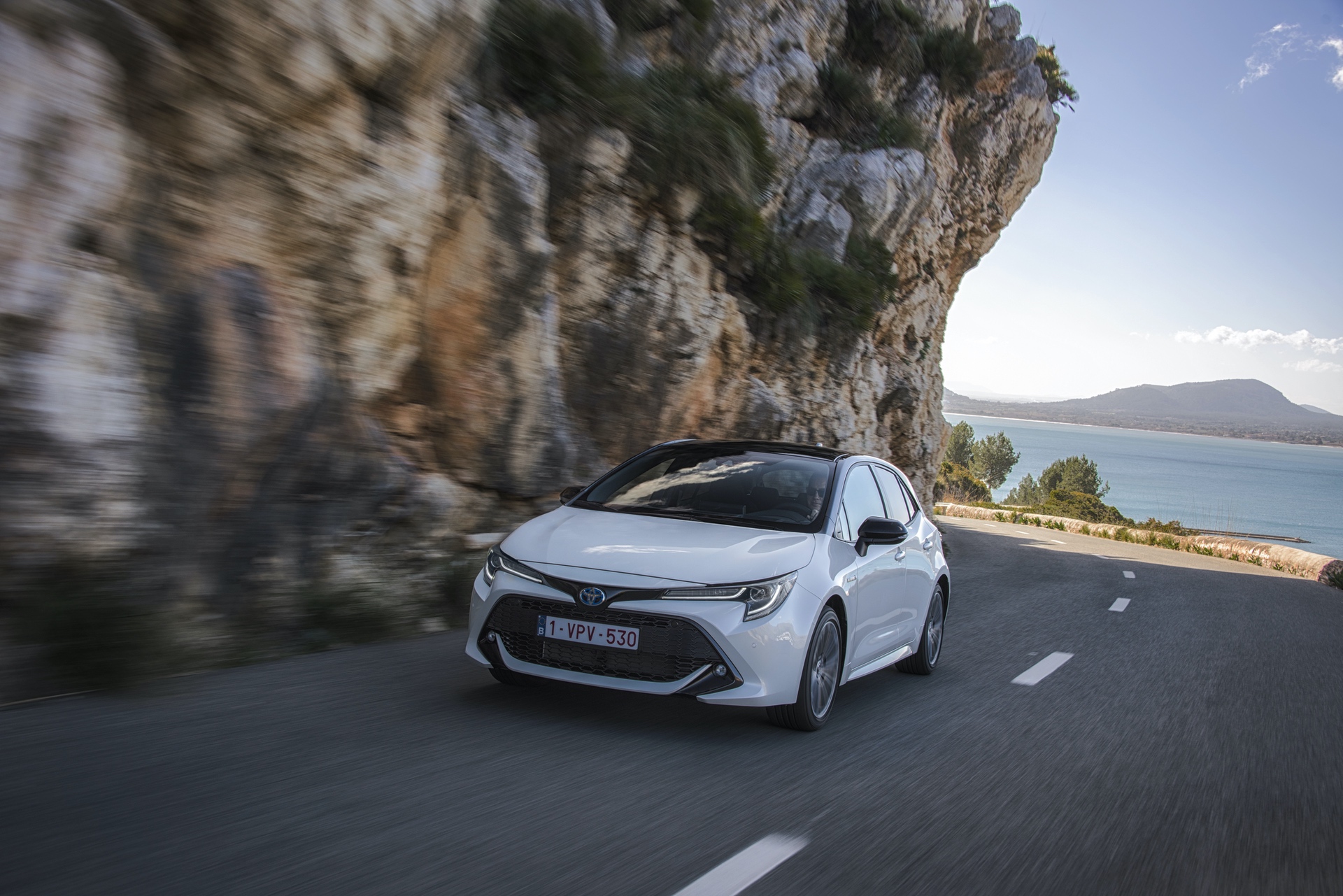 Corolla_HB_1.8L_White_Bitone_2019_011