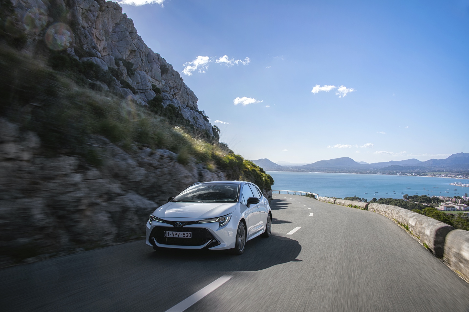 Corolla_HB_1.8L_White_Bitone_2019_013