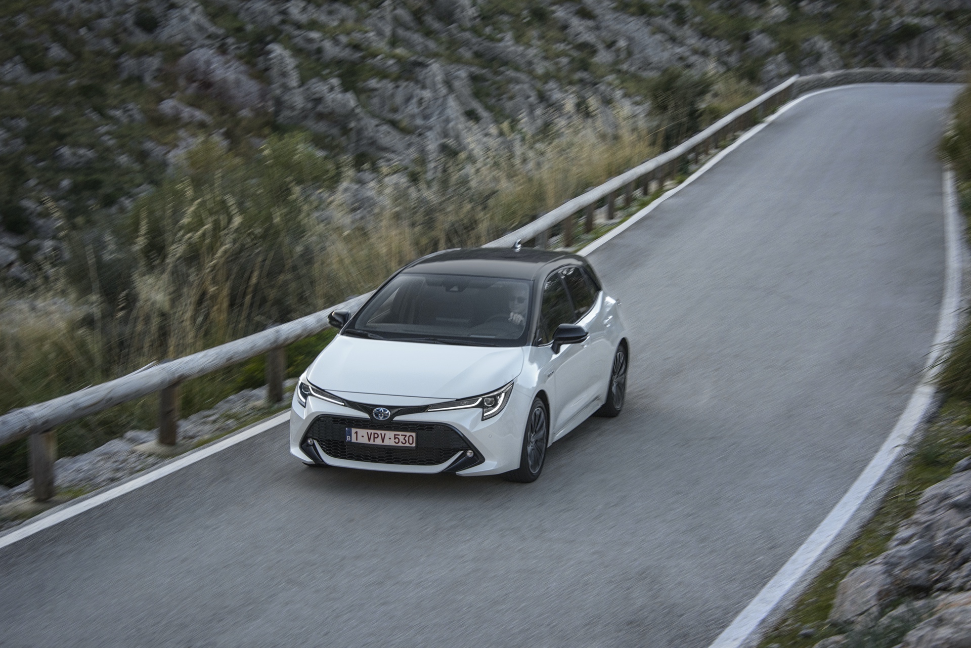 Corolla_HB_1.8L_White_Bitone_2019_018