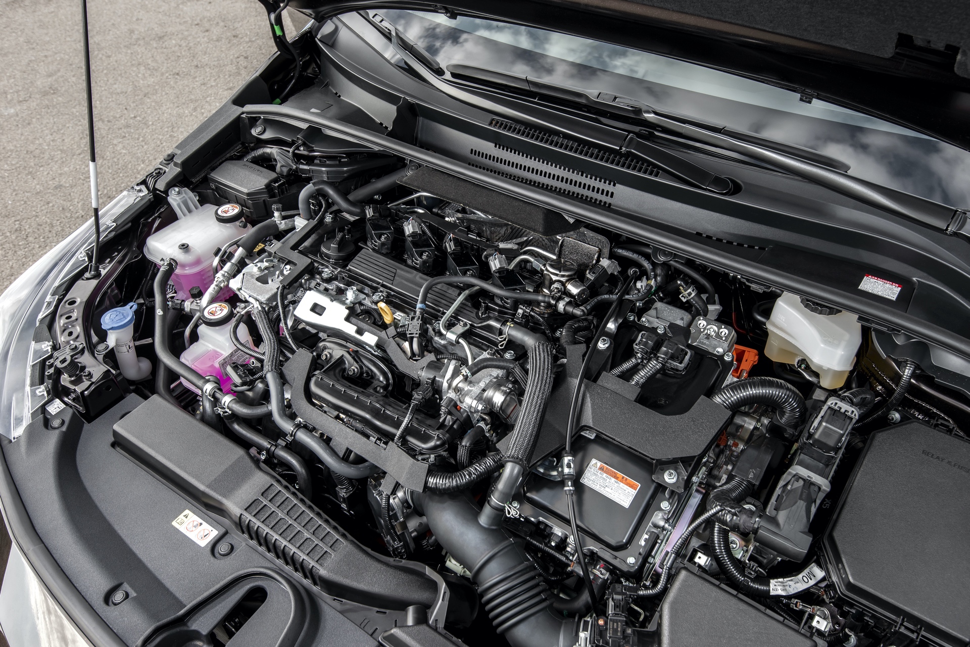 Corolla_HB_1.8L_White_Bitone_2019_024
