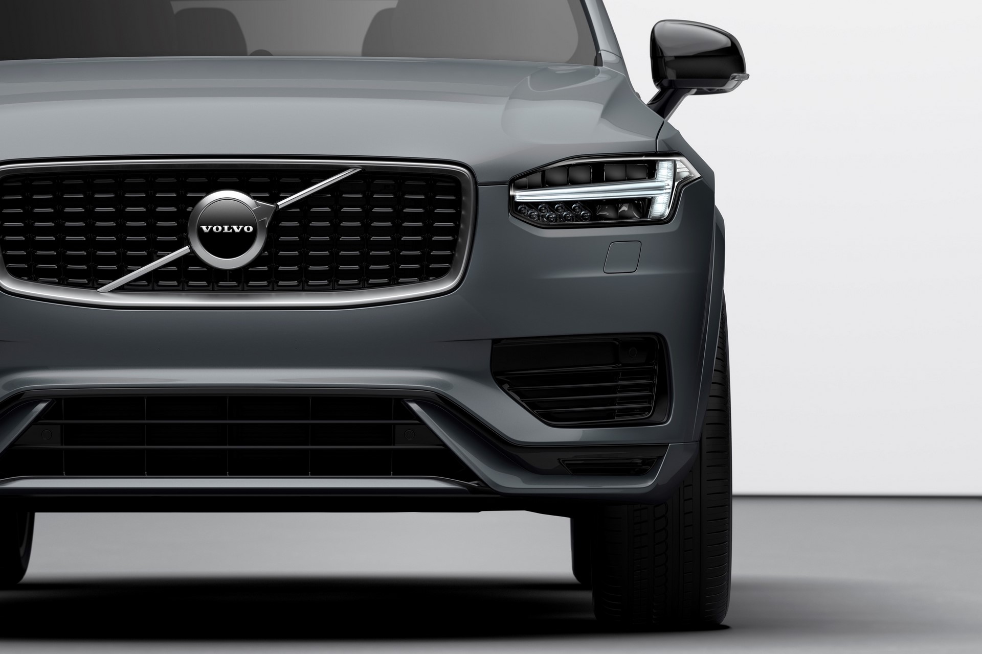 The New Volvo XC90 R-Design T8 Twin Engine in Thunder Grey