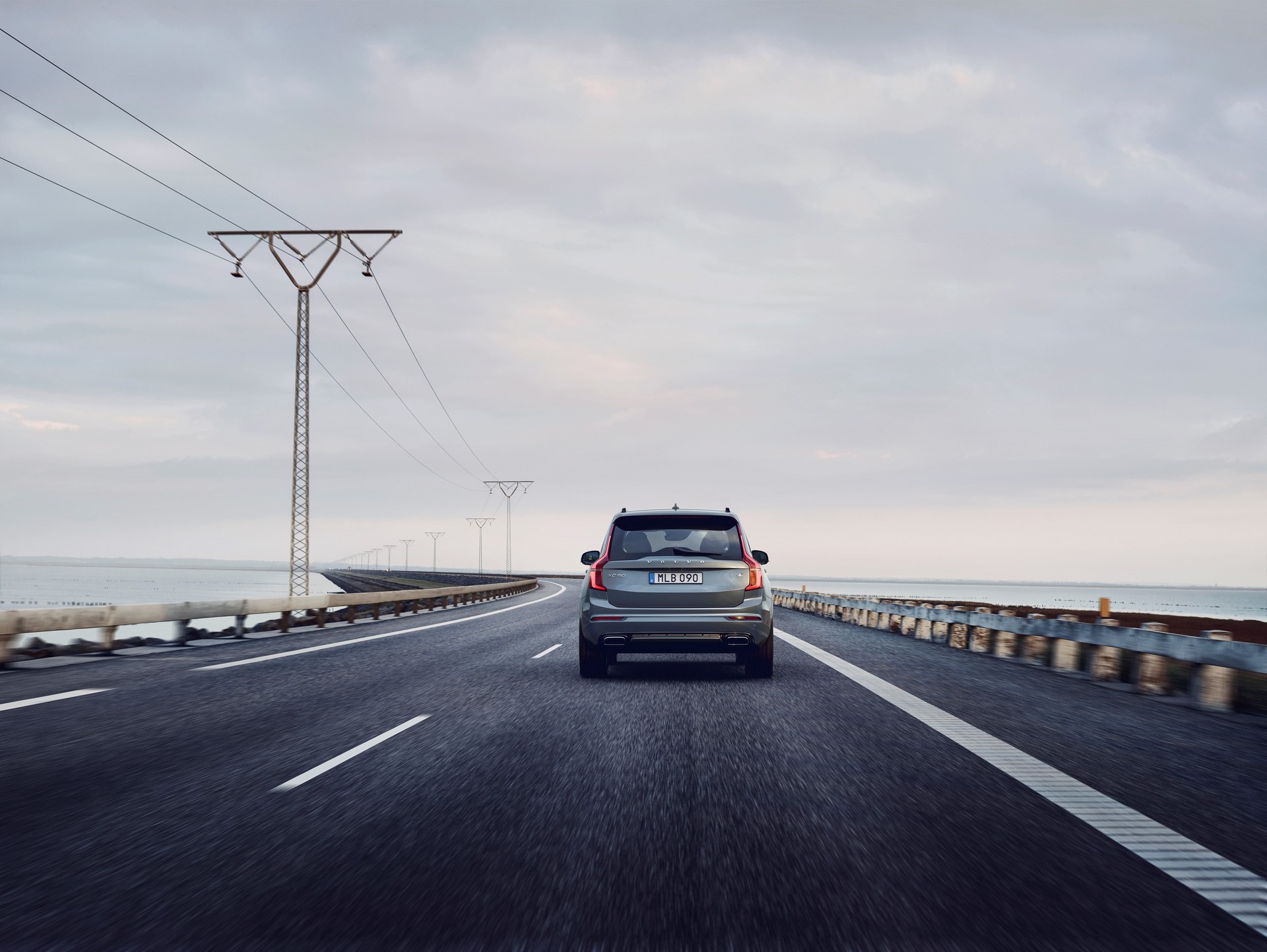 The New Volvo XC90 R-Design T8 Twin Engine in Thunder Grey