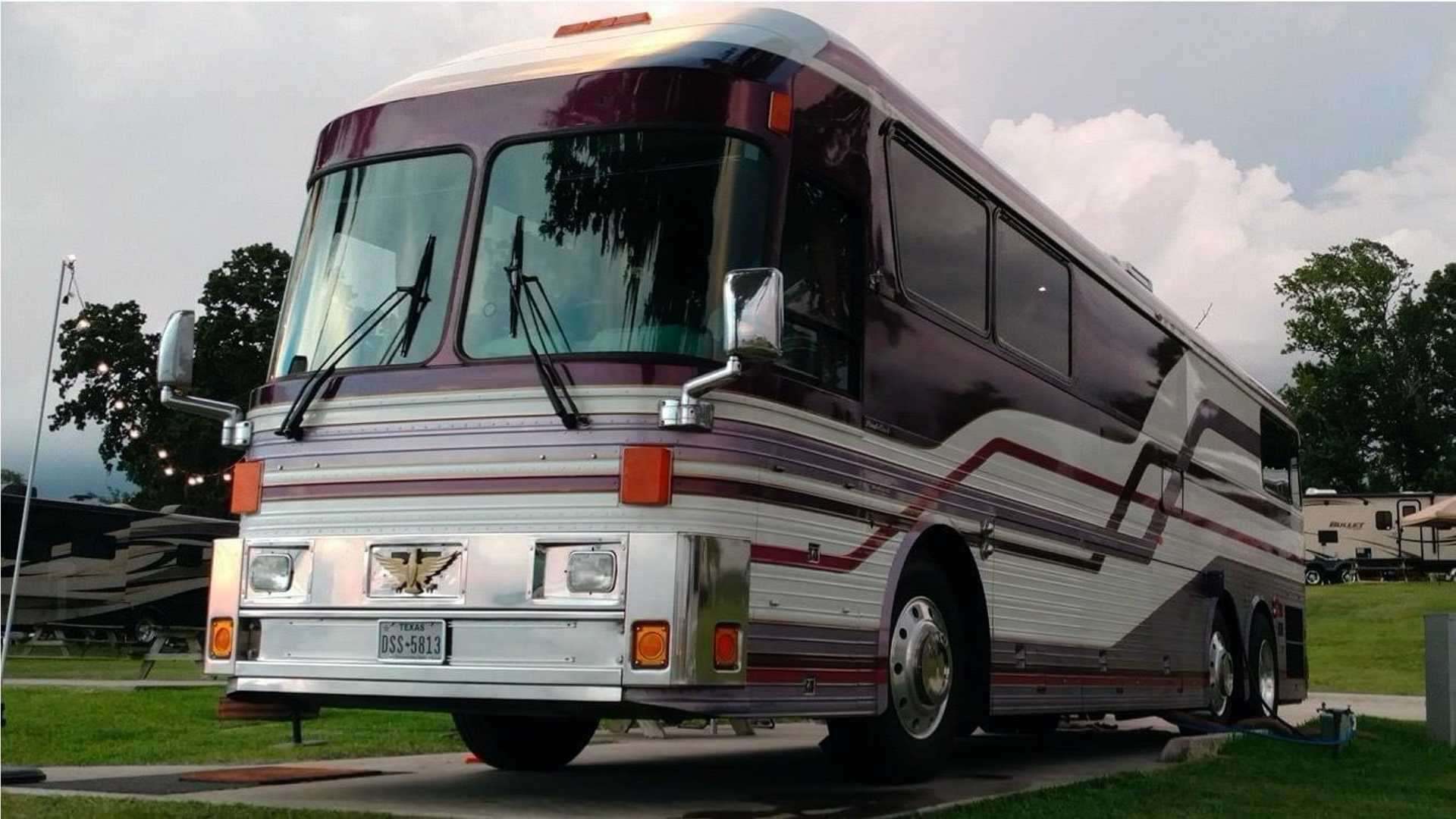 1983_Eagle_Model_10_Motorcoach_Purple_Rain_Tour_0000