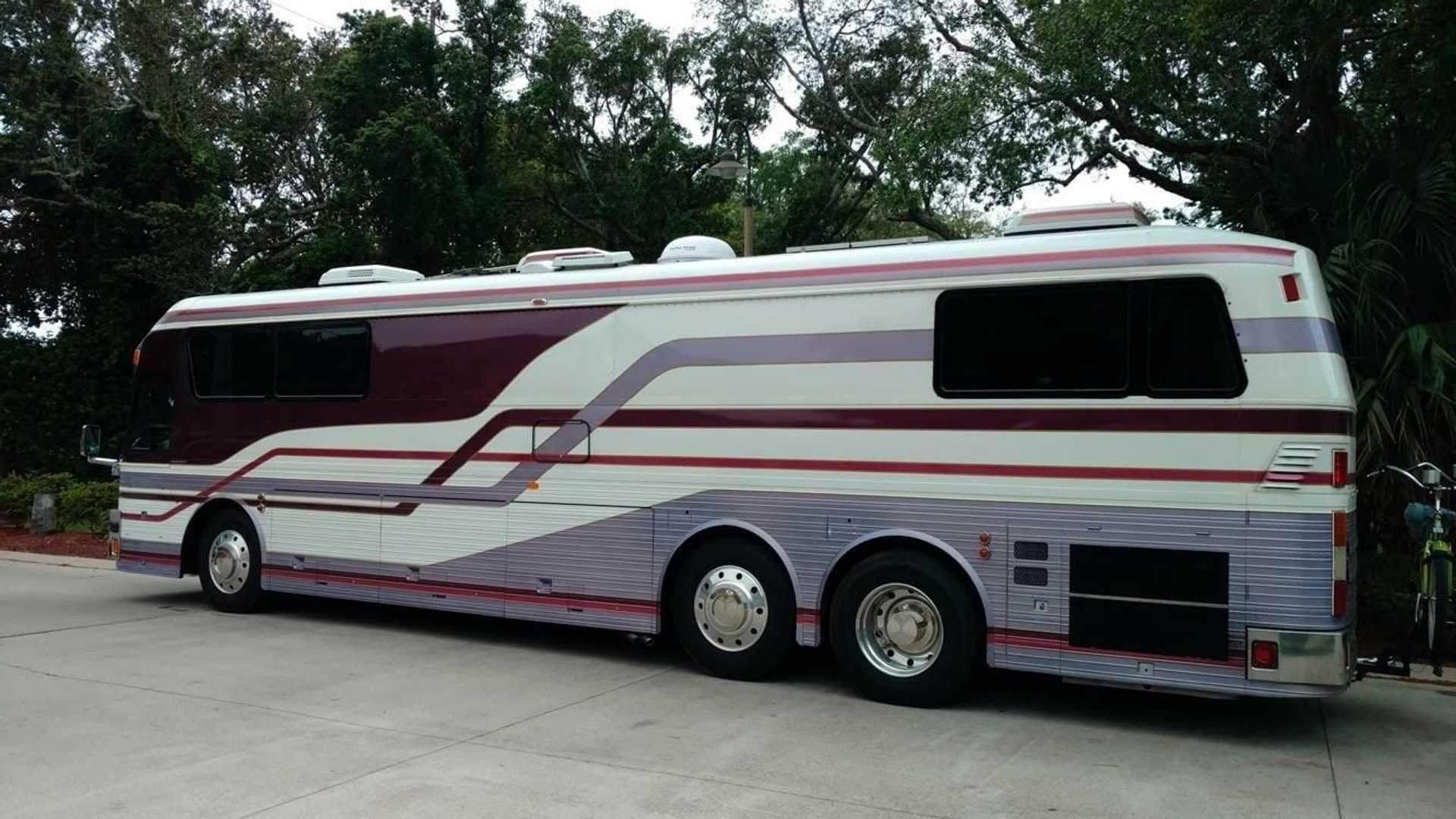 1983_Eagle_Model_10_Motorcoach_Purple_Rain_Tour_0001