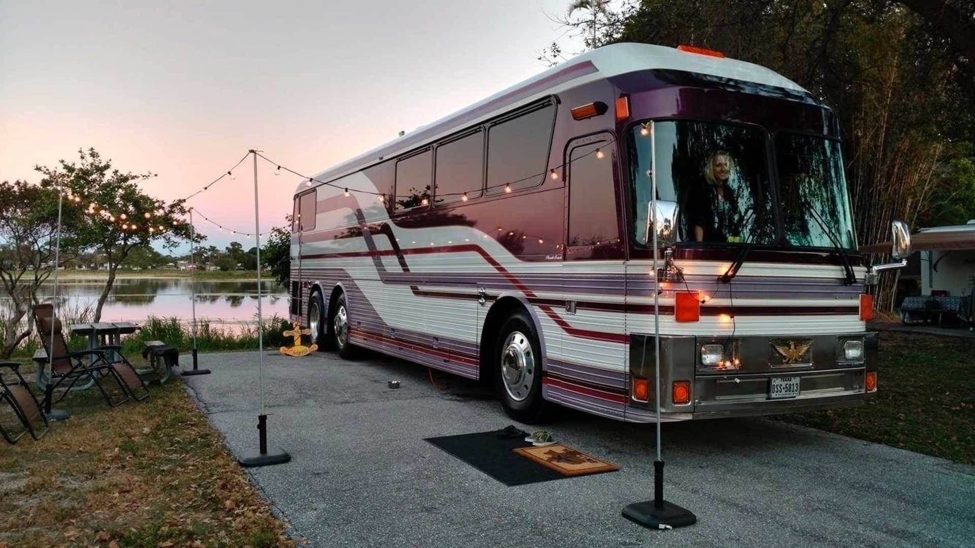 1983_Eagle_Model_10_Motorcoach_Purple_Rain_Tour_0004