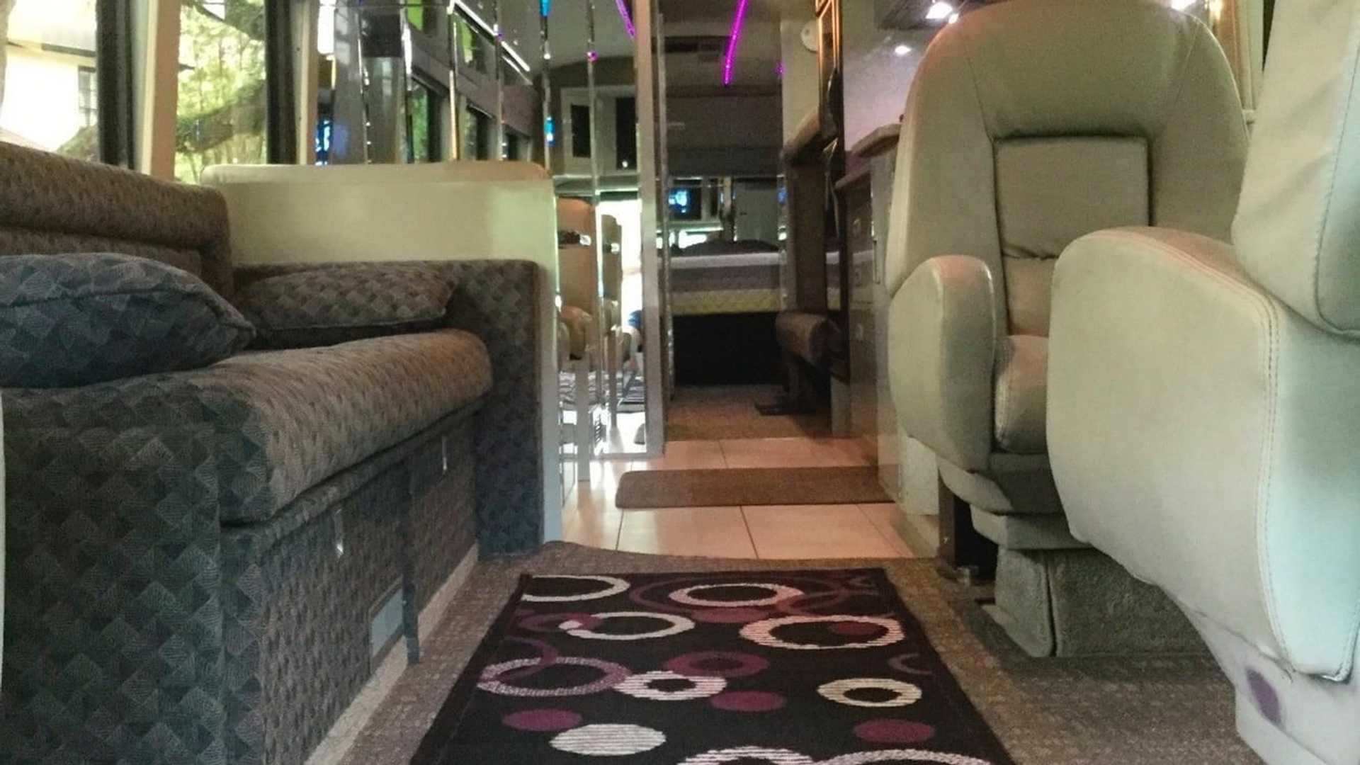1983_Eagle_Model_10_Motorcoach_Purple_Rain_Tour_0009