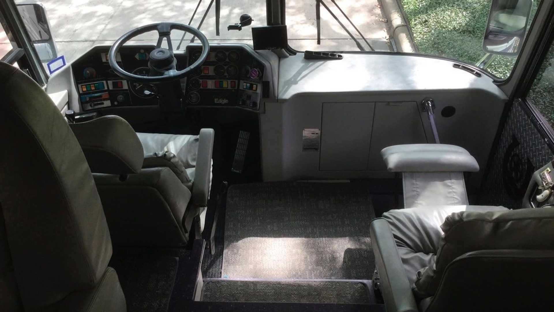 1983_Eagle_Model_10_Motorcoach_Purple_Rain_Tour_0013