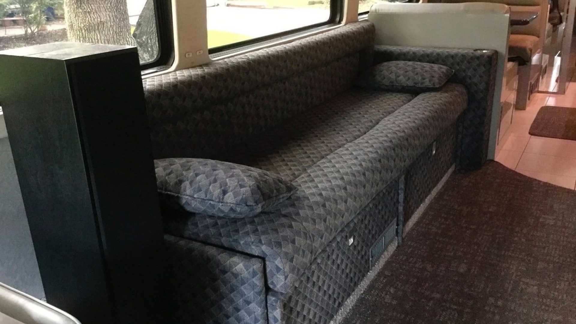 1983_Eagle_Model_10_Motorcoach_Purple_Rain_Tour_0016