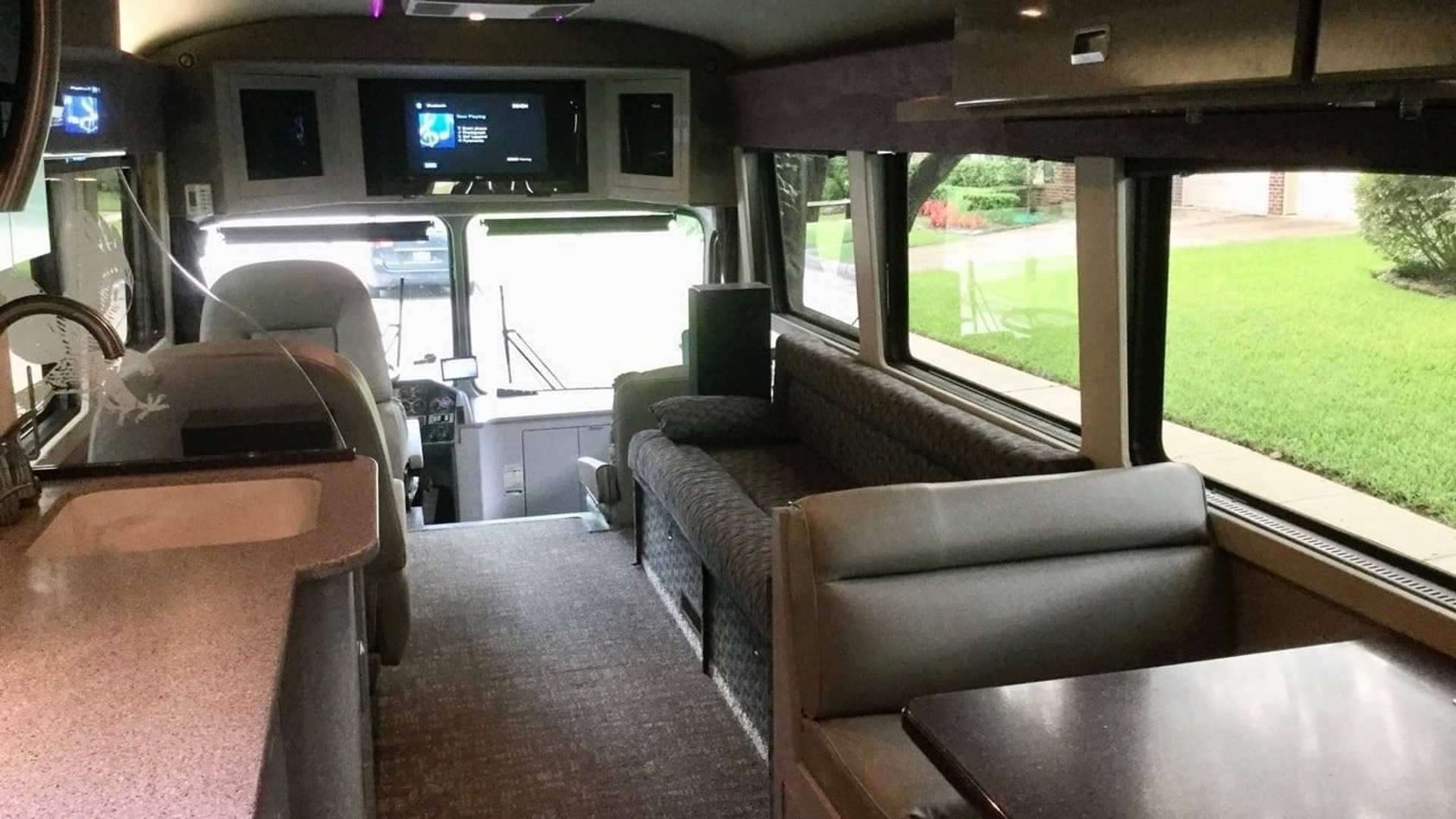 1983_Eagle_Model_10_Motorcoach_Purple_Rain_Tour_0021