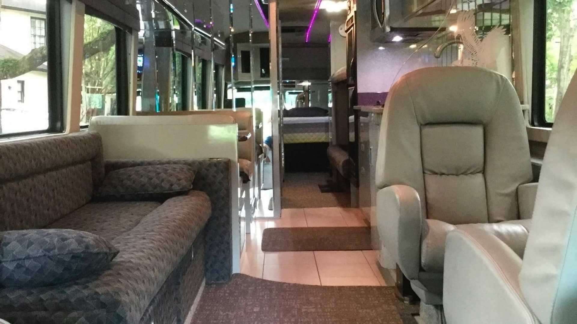 1983_Eagle_Model_10_Motorcoach_Purple_Rain_Tour_0022