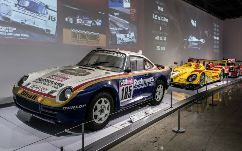 1985_Porsche_959_Paris-Dakar_Rally_Car_0031