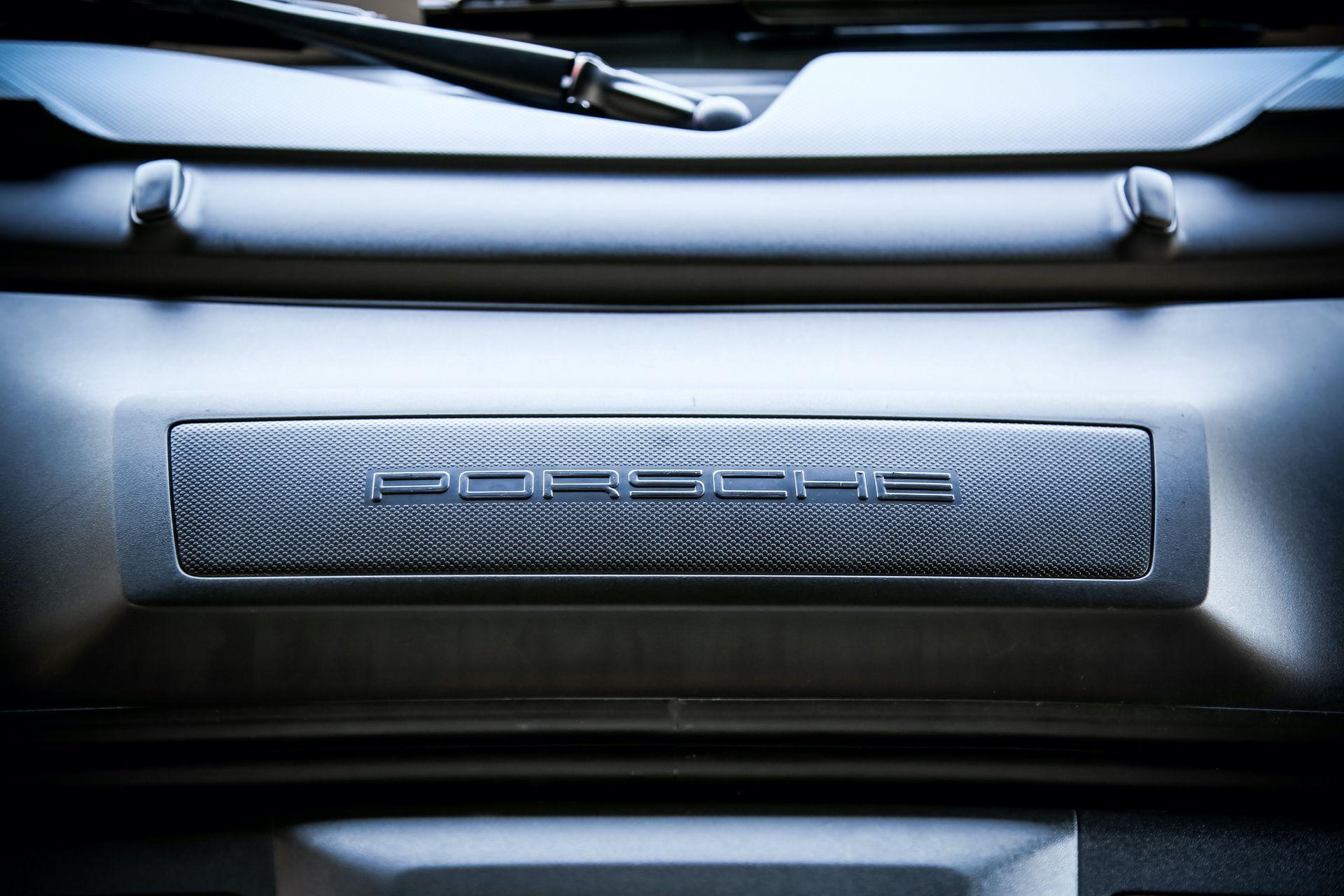 2011_Porsche_911_GT3_RS_4.0_sale_0019