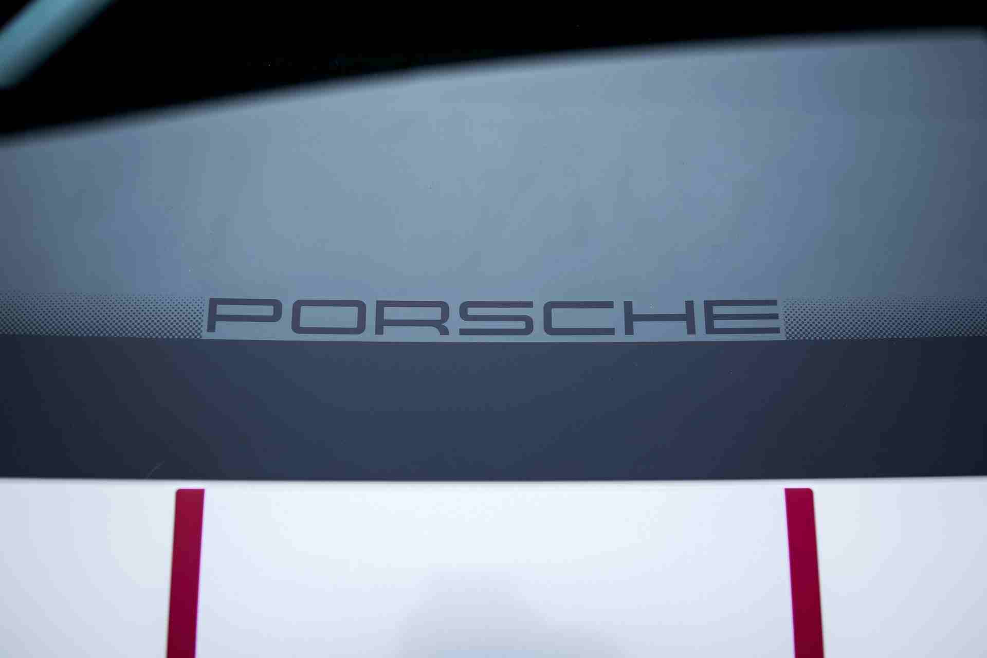 2011_Porsche_911_GT3_RS_4.0_sale_0033