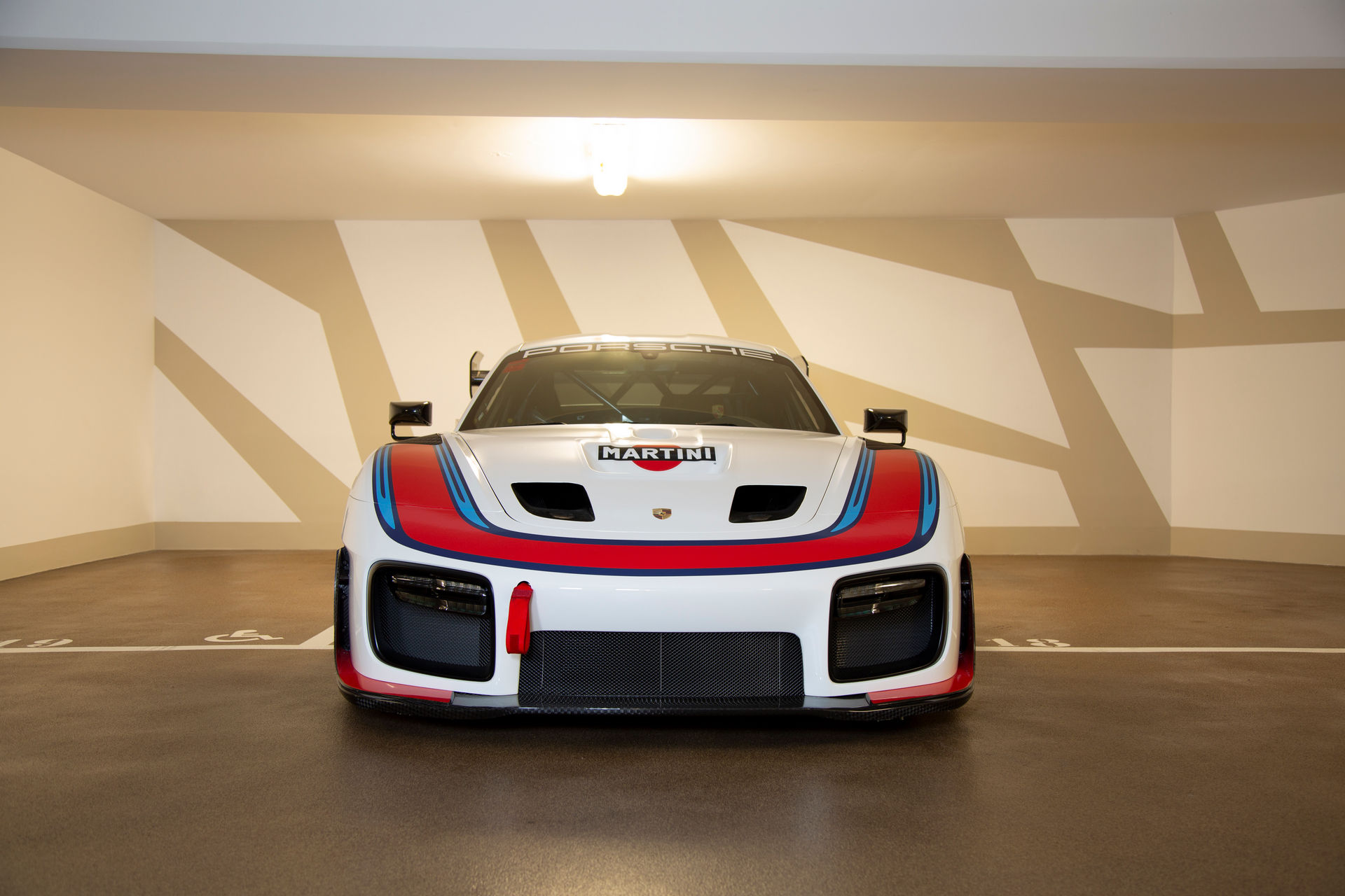 2020_Porsche_935_Martini_Livery_sale_0007