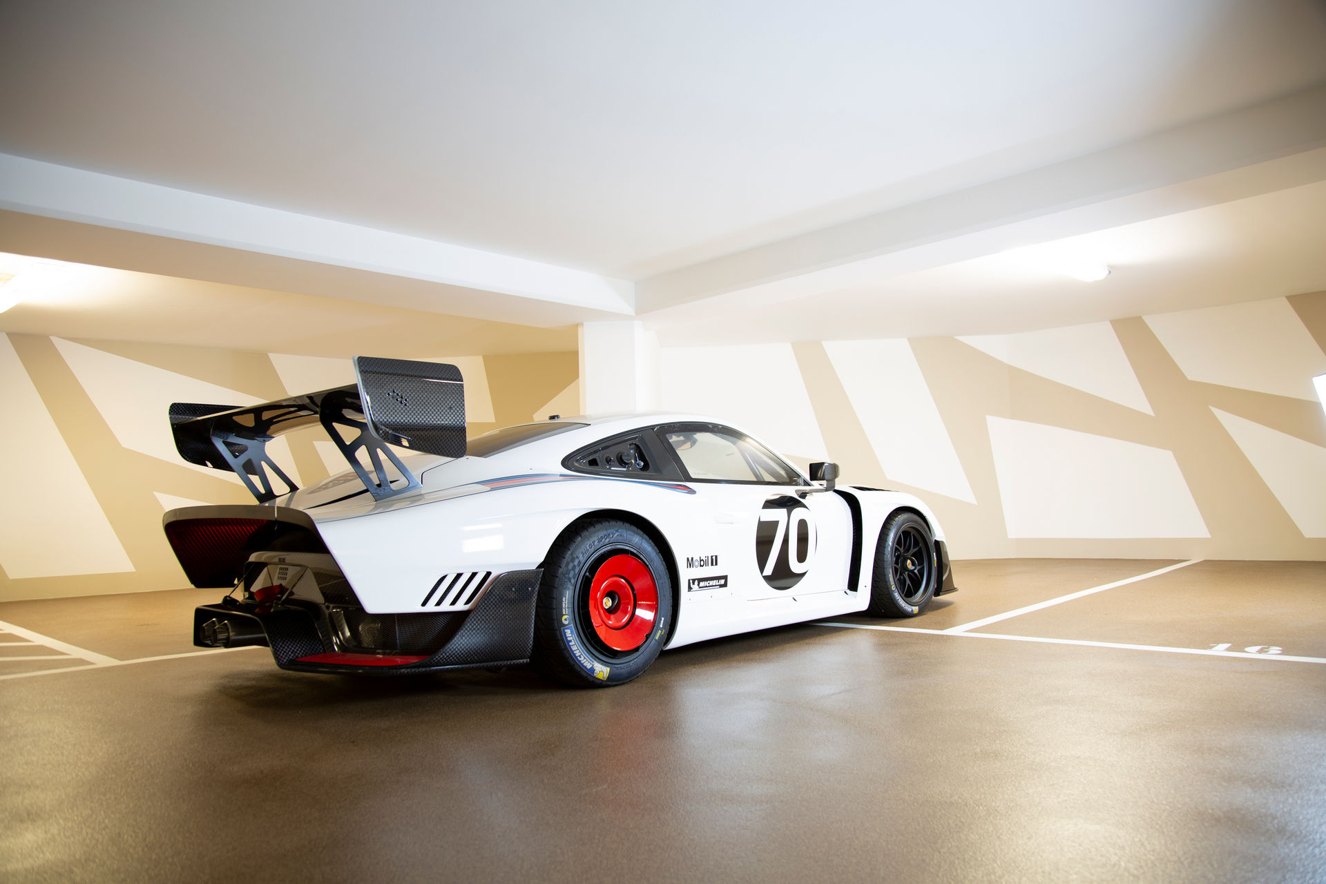 2020_Porsche_935_Martini_Livery_sale_0019