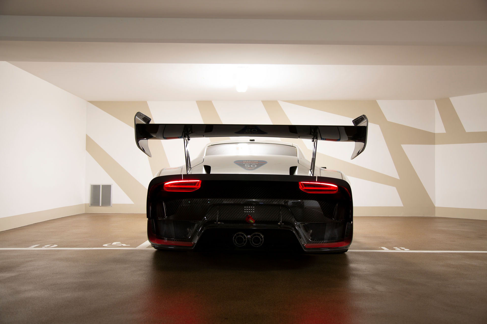 2020_Porsche_935_Martini_Livery_sale_0020