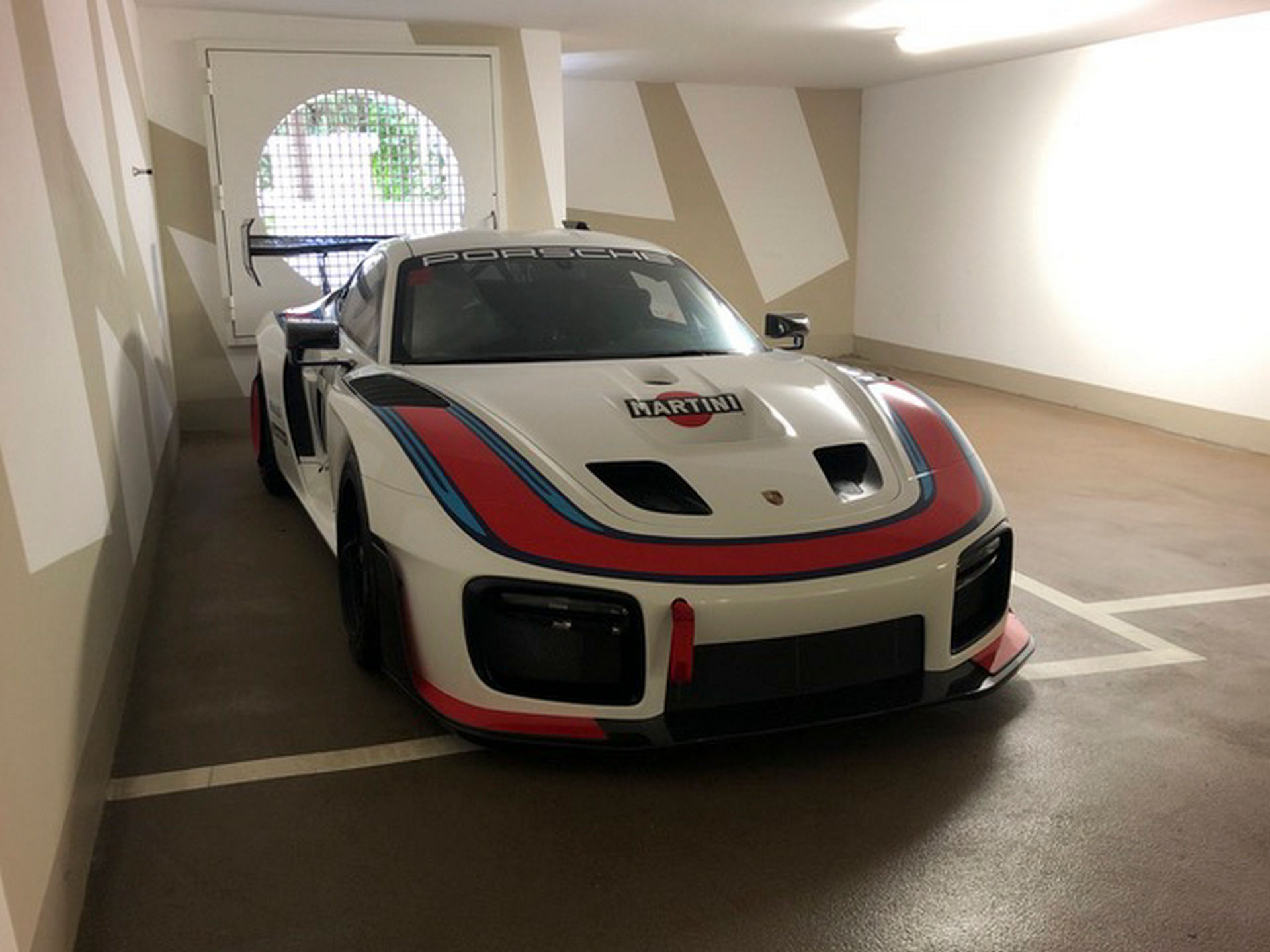2020_Porsche_935_Martini_Livery_sale_0023