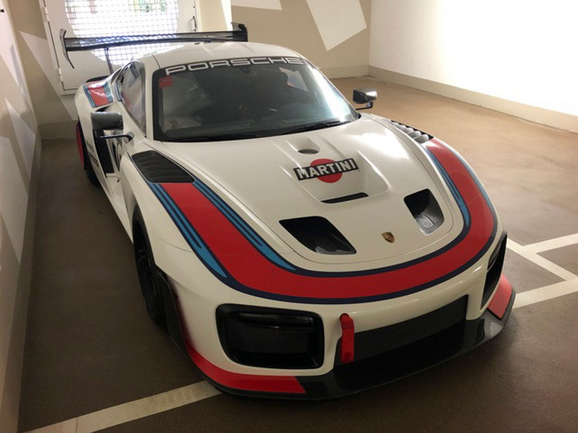 2020_Porsche_935_Martini_Livery_sale_0024