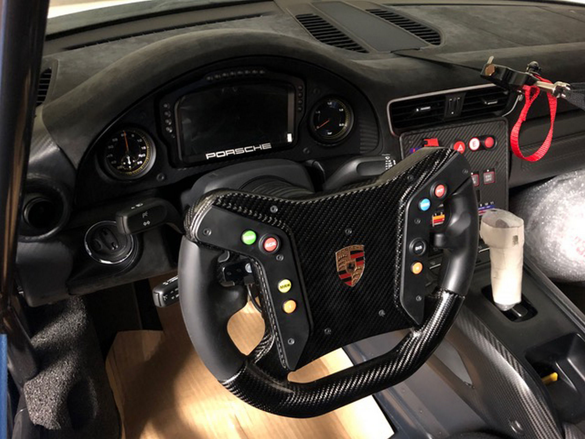 2020_Porsche_935_Martini_Livery_sale_0027