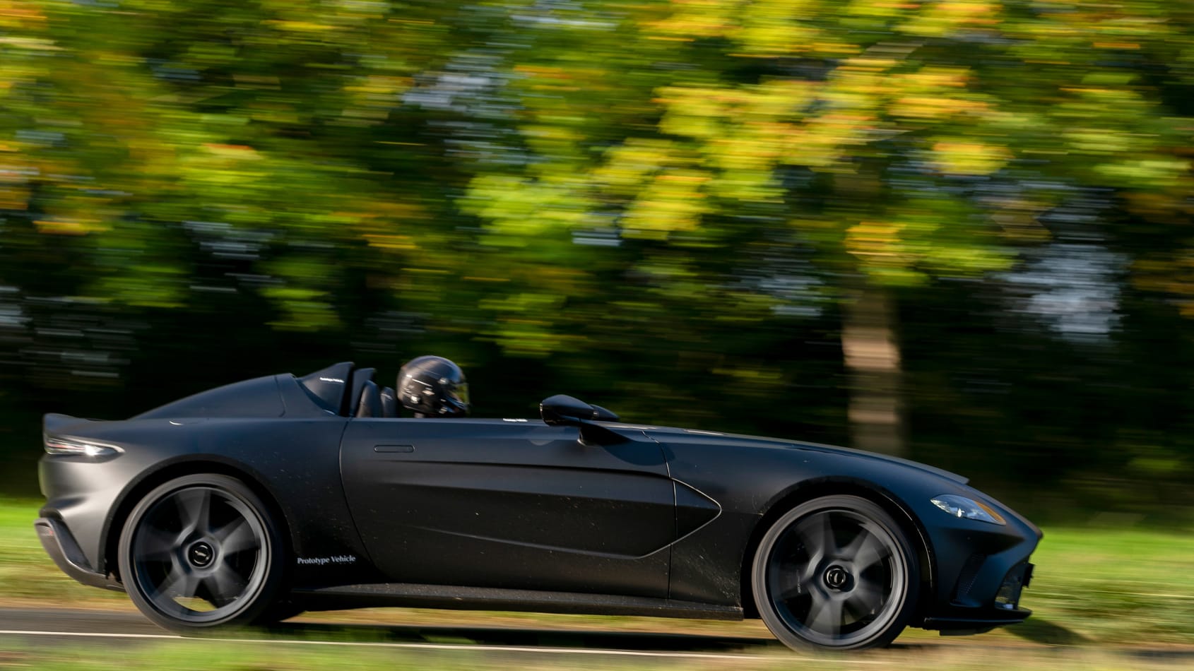 Aston_Martin_V12_Speedster_prototype_0000