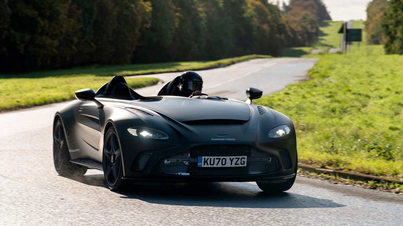 Aston_Martin_V12_Speedster_prototype_0001