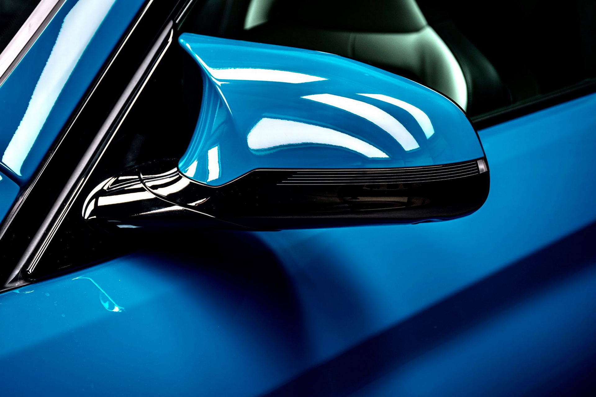 BMW-M4-Edition-M-Heritage-Abu-Dhabi-Motors-11