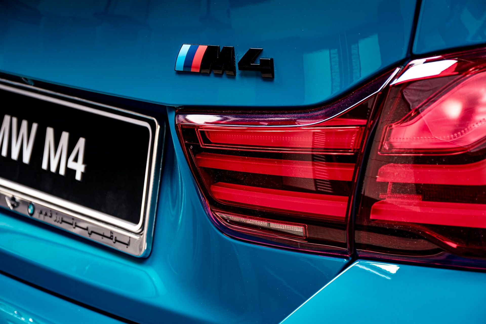BMW-M4-Edition-M-Heritage-Abu-Dhabi-Motors-13